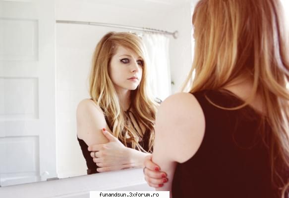 Avril Lavigne - laraXtatu - Vedete!