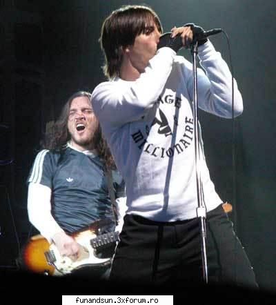rhcp o sa salveze lumea de la inkalzirea globala impreuna cu peste 150 de artisti.7 iulie 2007,de la